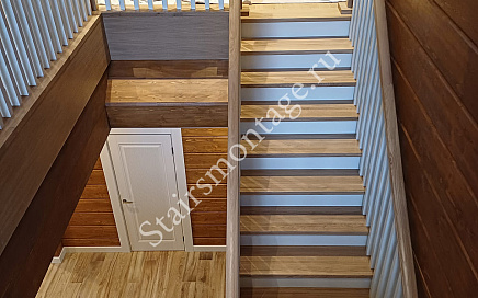 Отделка металлической лестницы в КП Лагуна Парк