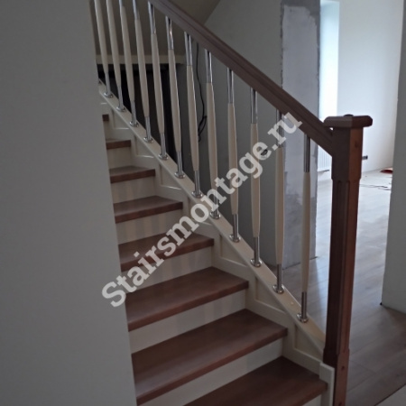 Лестница из бука с нержавеющей сталью № 155 Лестница из бука с нержавеющей сталью № 155