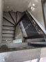 Облицованная металлическая лестница с забежными ступенями и поворотом на 180 градусов № 169