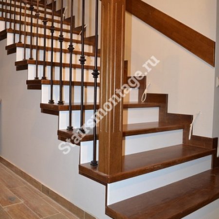 П-образная бетонная лестница на заказ с отделкой дубом № 74