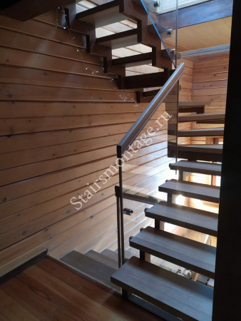 Лестница с поворотом на 180 градусов и шестью поворотными ступенями № 172 Лестница с поворотом на 180 градусов и шестью поворотными ступенями № 172