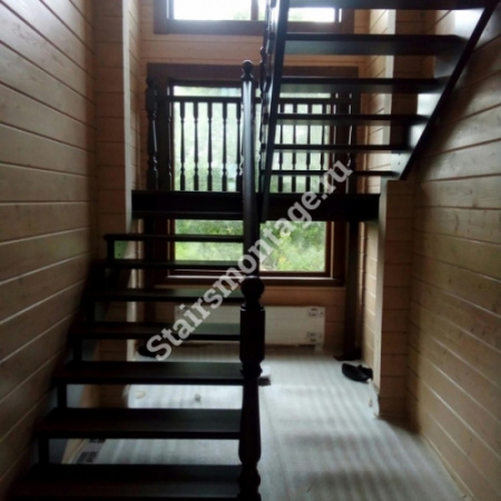 Лестница из дуба на заказ без подступенков № 16