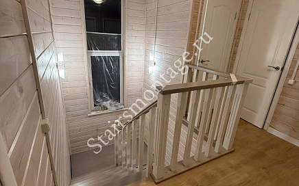 Деревянная лестница  в КП Дольче Вита