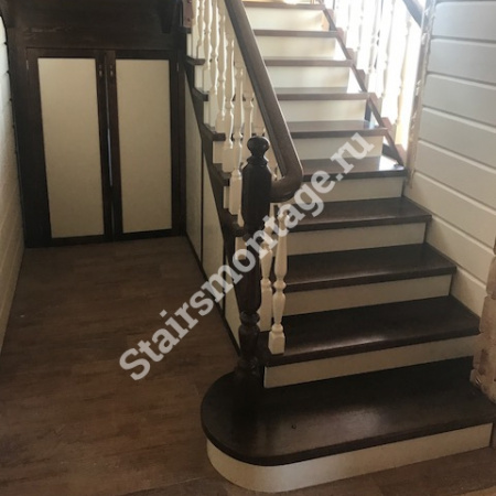 Лестница из дуба и сосны на заказ П-образная № 80