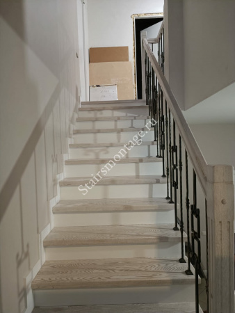 Г-образная лестница с поворотом 90 градусов и двумя поворотными ступенями № 173