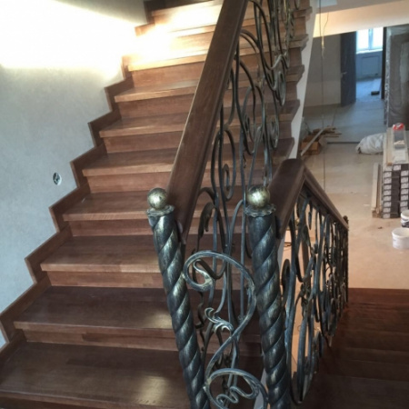 Лестница на заказ из бетона с отделкой дубом П-образная № 65 Лестница на заказ из бетона с отделкой дубом П-образная № 65