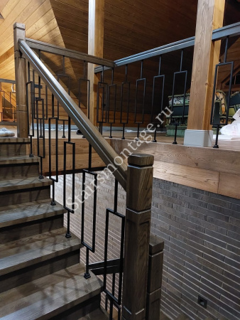 П-образная лестница с поворотом на 180 градусов и площадкой № 179