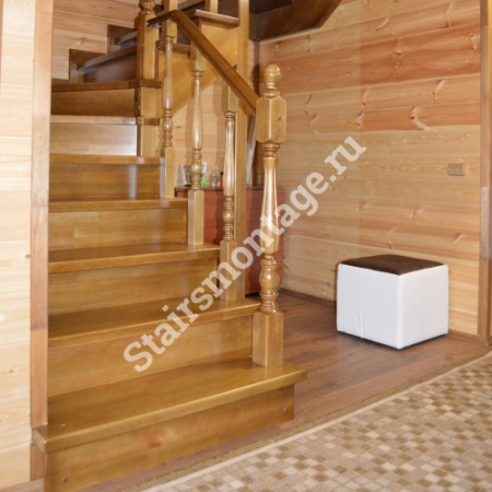 Лестница из сосны на заказ с поворотными участками № 55 Лестница из сосны на заказ с поворотными участками № 55