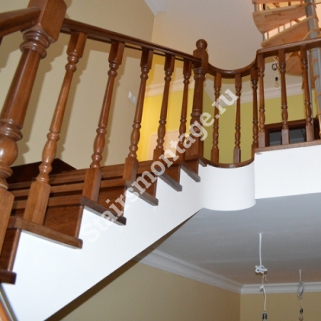 П-образная лестница на заказ из бетона облицованная дубом № 93 П-образная лестница на заказ из бетона облицованная дубом № 93