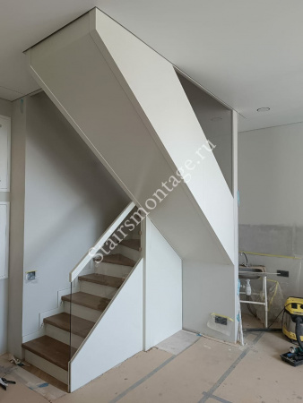 Лестница на металлическом каркасе с обшивкой дубом на заказ № 218 Лестница на металлическом каркасе с обшивкой дубом на заказ № 218