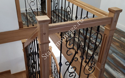 Деревянная лестница из дуба в СНТ Якорь