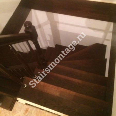 Лестница из сосны на заказ с оригинальным ограждением № 63