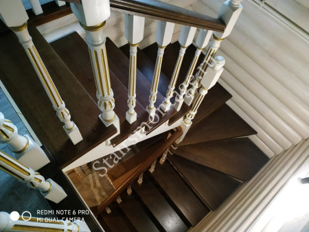 П-образная лестница, поворот на 180 градусов с шестью забежными ступенями № 203